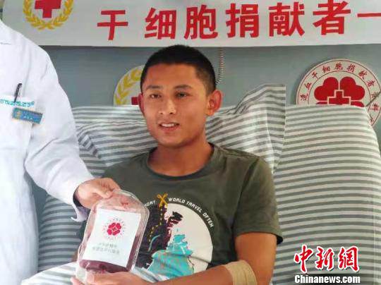 图为经过5个小时,卫立强完成造血干细胞捐献。志愿者供图